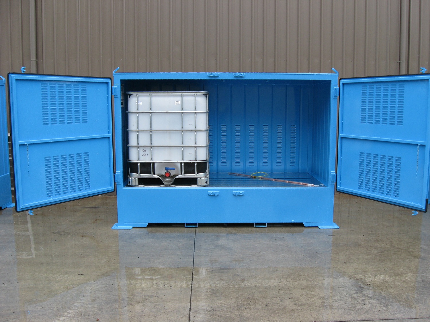 20ft Dangerous Goods Container With Storage Module - Single Level  Adjustable Mid Rack - Storemasta