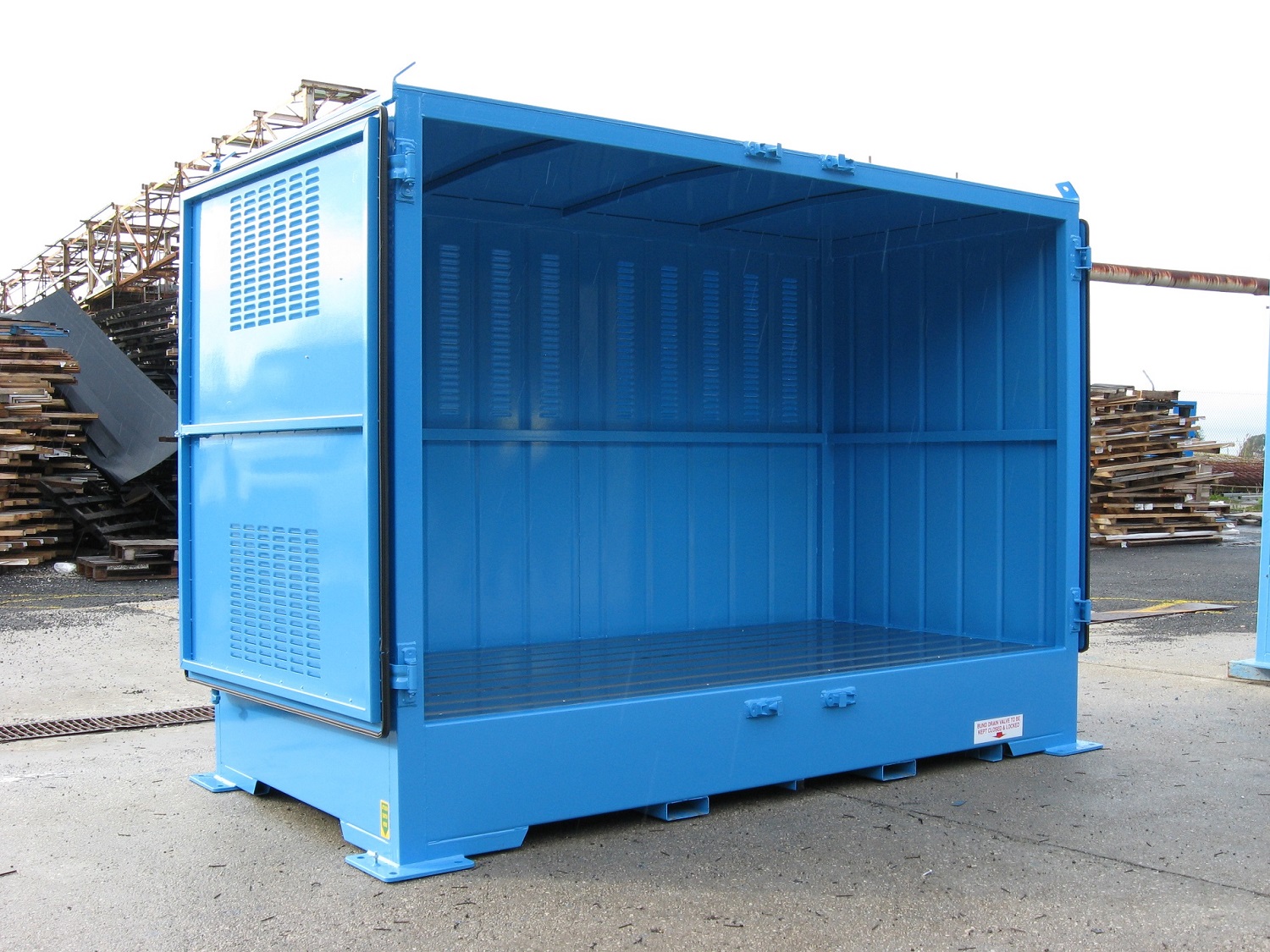 20ft Dangerous Goods Container With Storage Module - Single Level  Adjustable Mid Rack - Storemasta